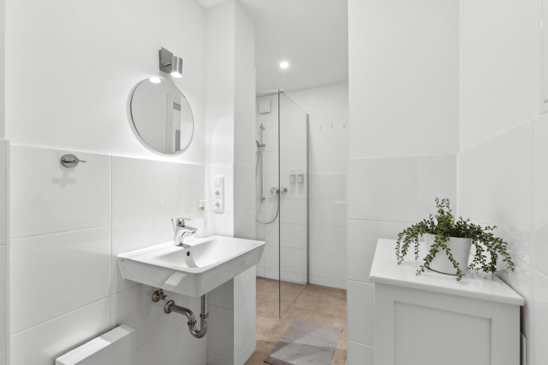 Stylisches 2-Zimmer Ambient Apartment In Alsternaehe Mit Kingsize-Bett & Schlafsofa Hamburg Kültér fotó